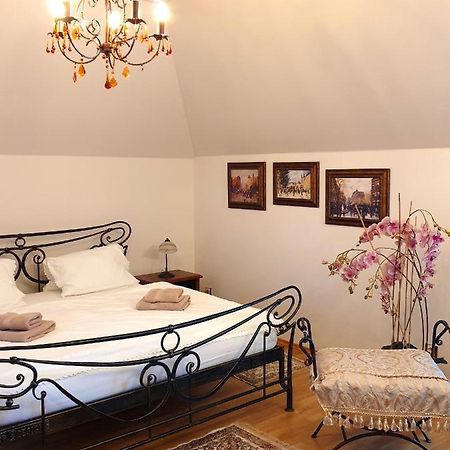 Penzion A Restauracia Toldi กาลันตา ภายนอก รูปภาพ