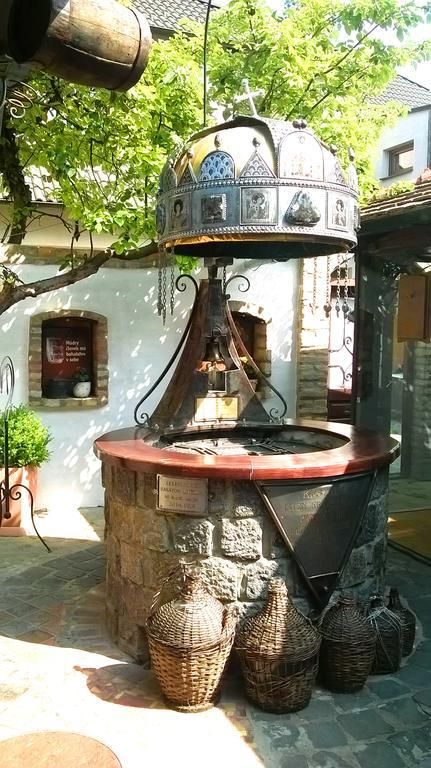 Penzion A Restauracia Toldi กาลันตา ภายนอก รูปภาพ